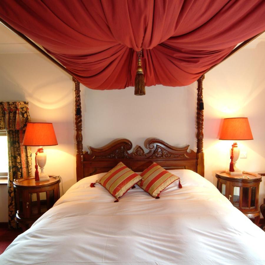 Golden Lion Hotel Ръгби Екстериор снимка
