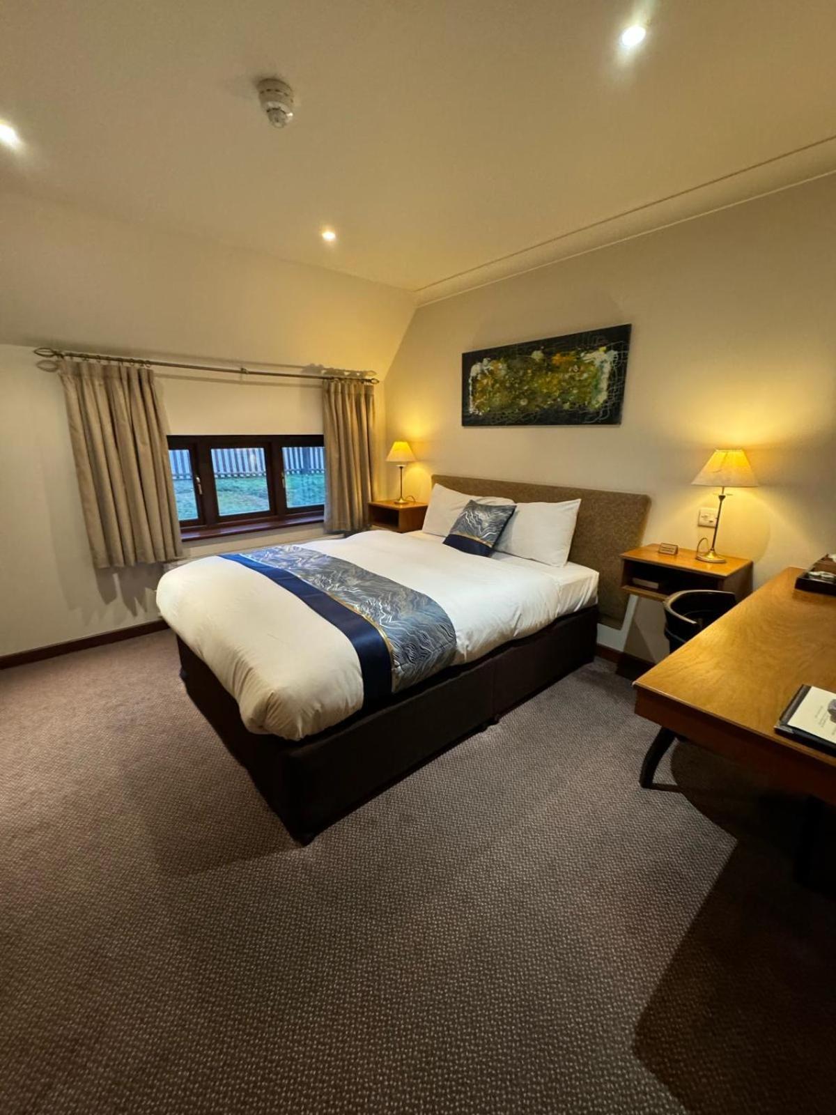 Golden Lion Hotel Ръгби Екстериор снимка