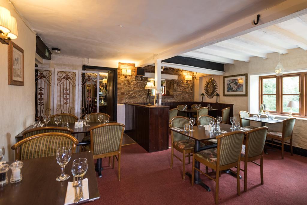 Golden Lion Hotel Ръгби Екстериор снимка